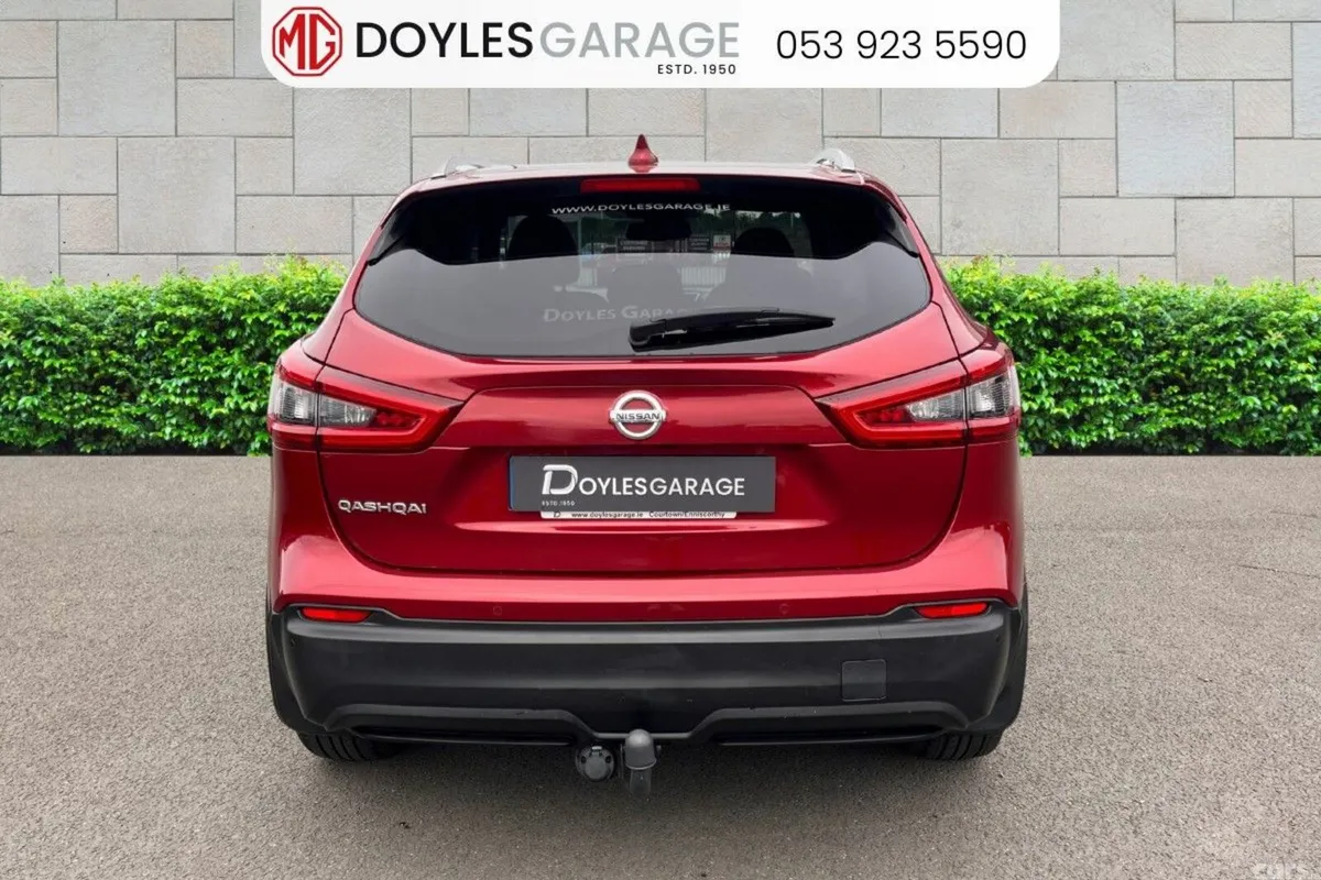 Nissan Qashqai SUV, Petrol, 2019, Red