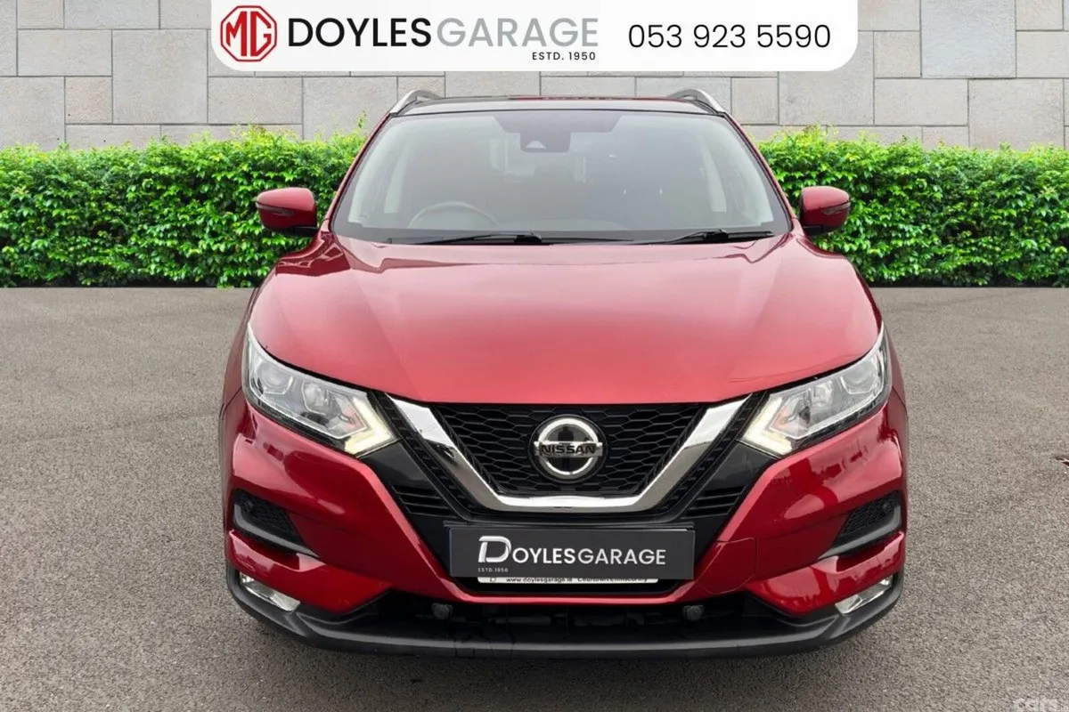 Nissan Qashqai SUV, Petrol, 2019, Red