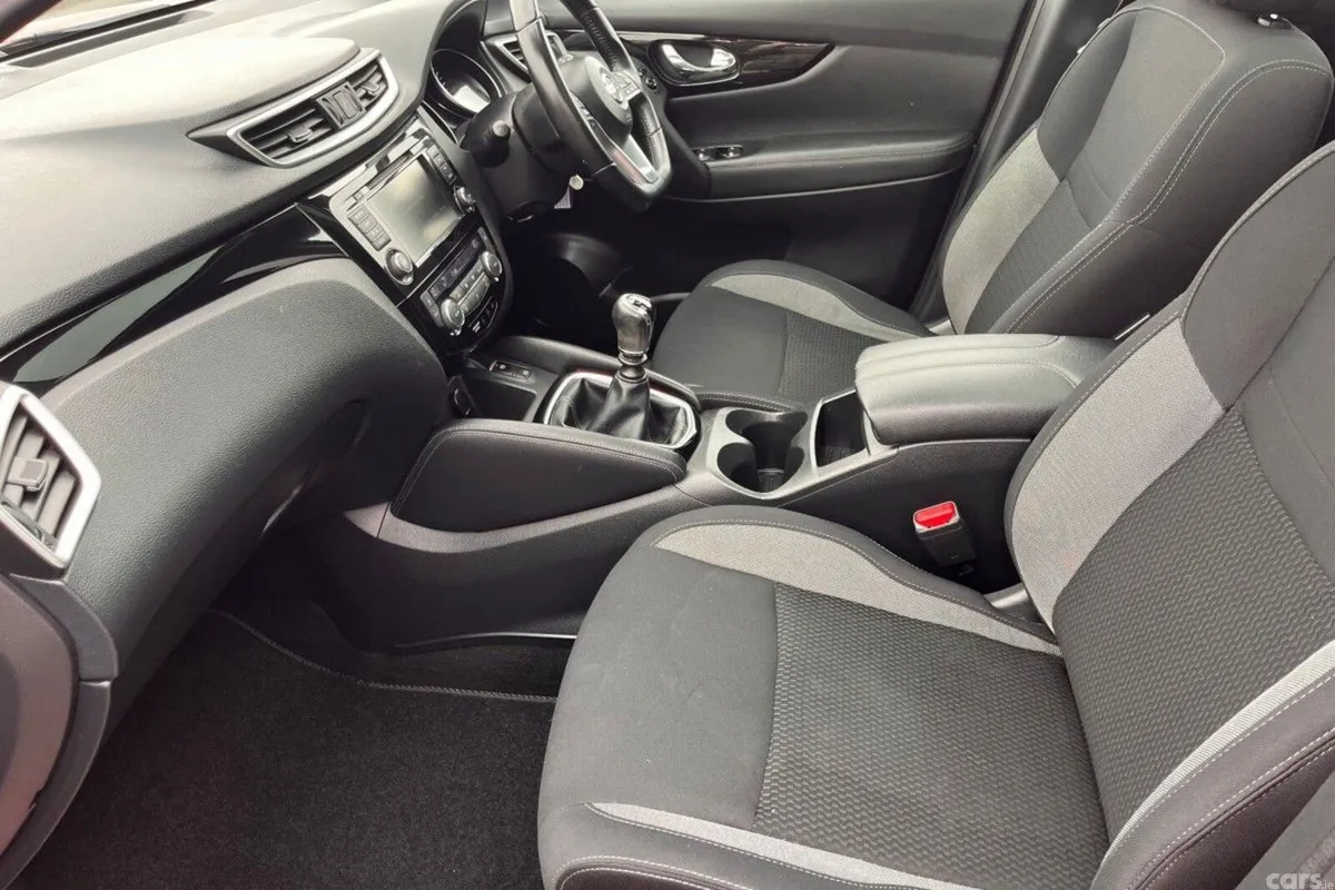 Nissan Qashqai SUV, Petrol, 2019, Red