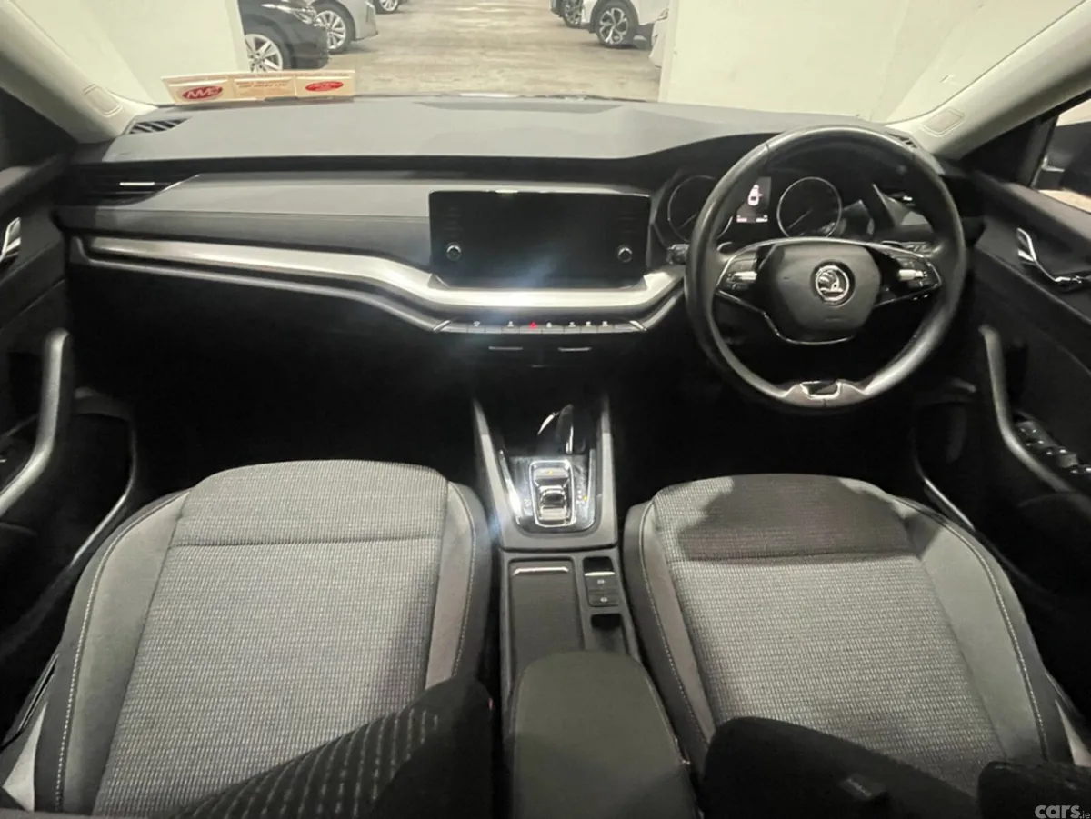 Skoda Octavia Hatchback, Petrol Hybrid, 2024, Grey