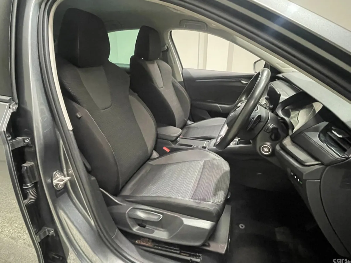 Skoda Octavia Hatchback, Petrol Hybrid, 2024, Grey