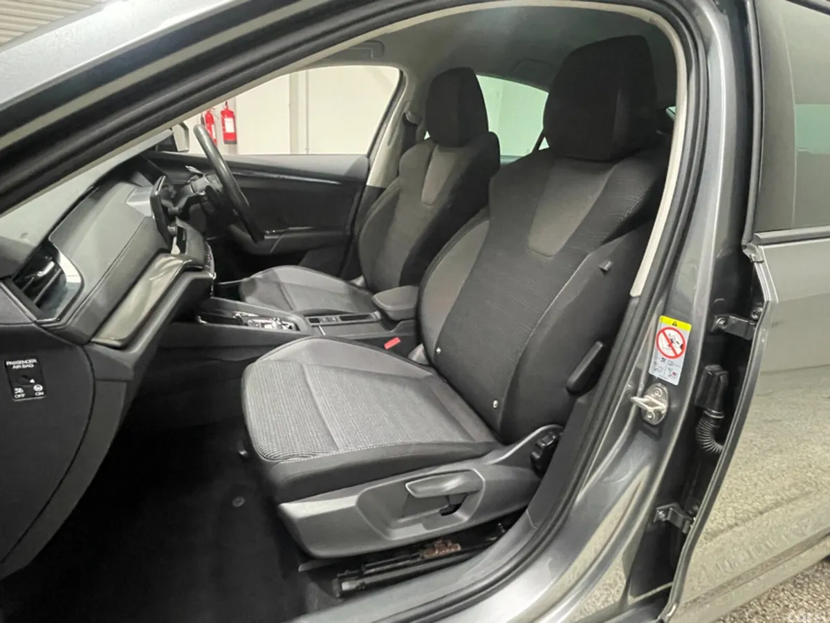 Skoda Octavia Hatchback, Petrol Hybrid, 2024, Grey