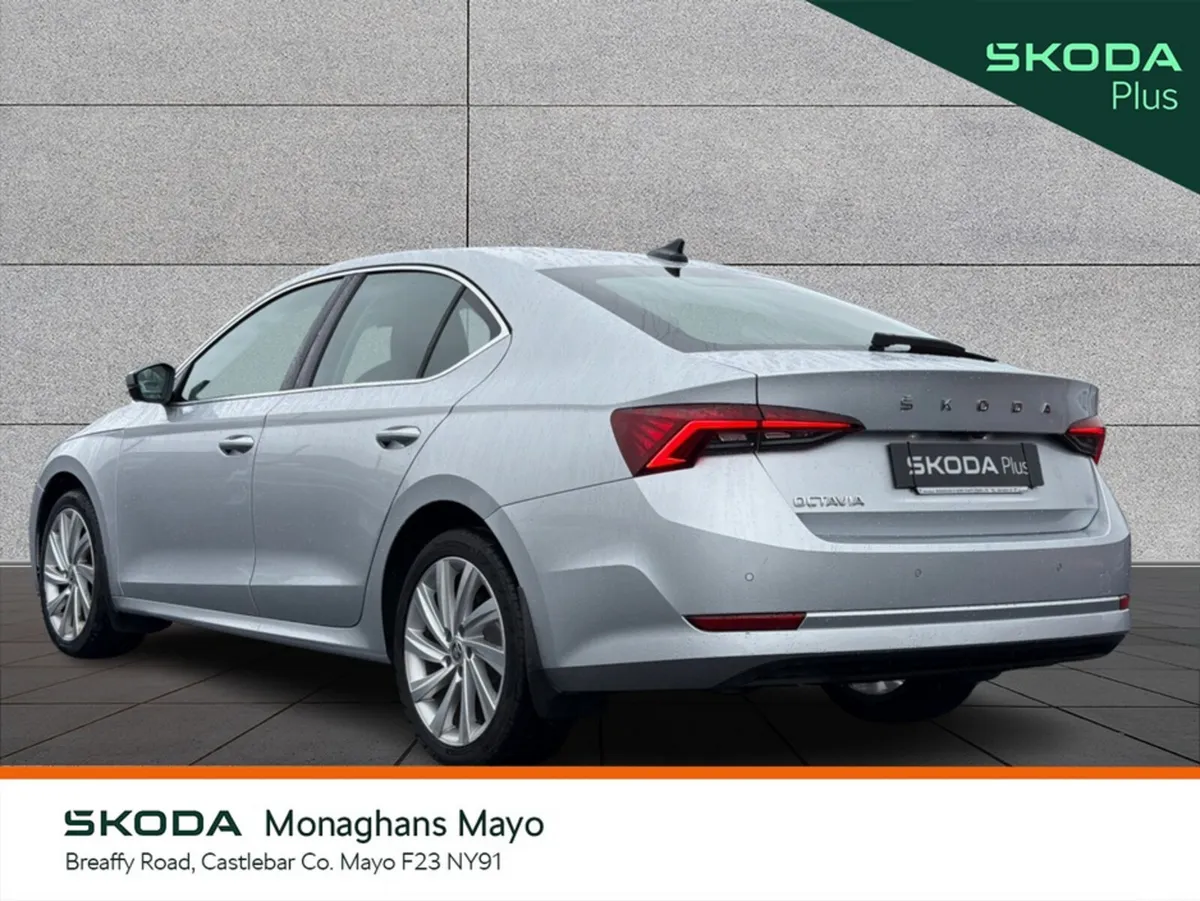 Skoda Octavia Hatchback, Diesel, 2023, Grey
