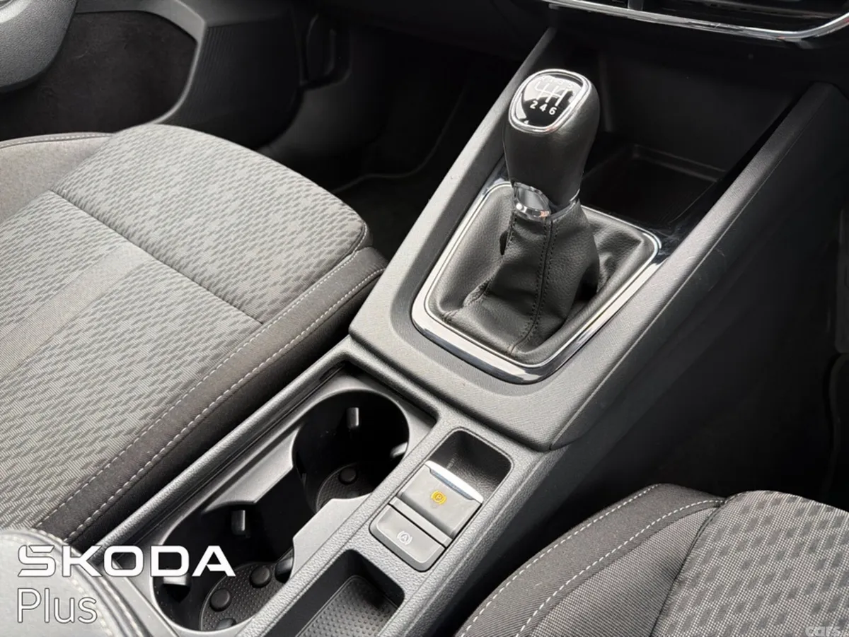 Skoda Octavia Hatchback, Diesel, 2023, Grey