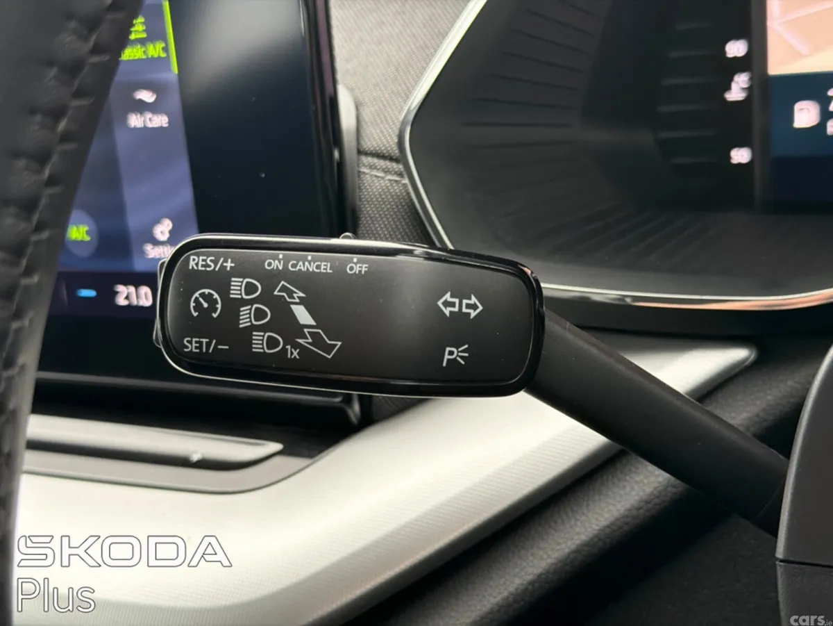Skoda Octavia Hatchback, Diesel, 2023, Grey