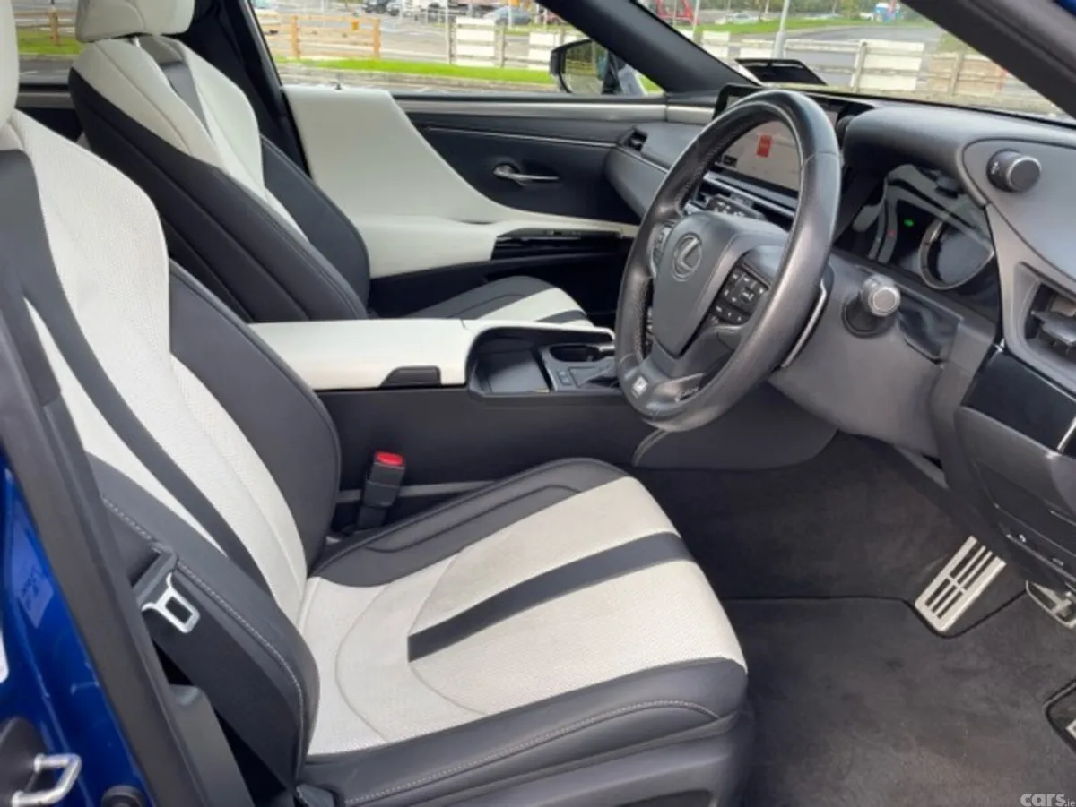 Lexus ES Saloon, Petrol Hybrid, 2024, Blue