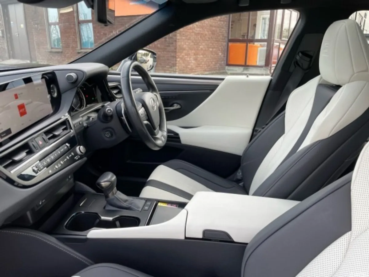 Lexus ES Saloon, Petrol Hybrid, 2024, Blue