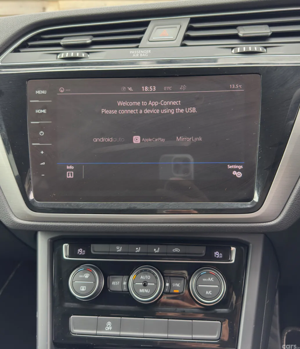 Volkswagen Touran SUV, Diesel, 2019, Black