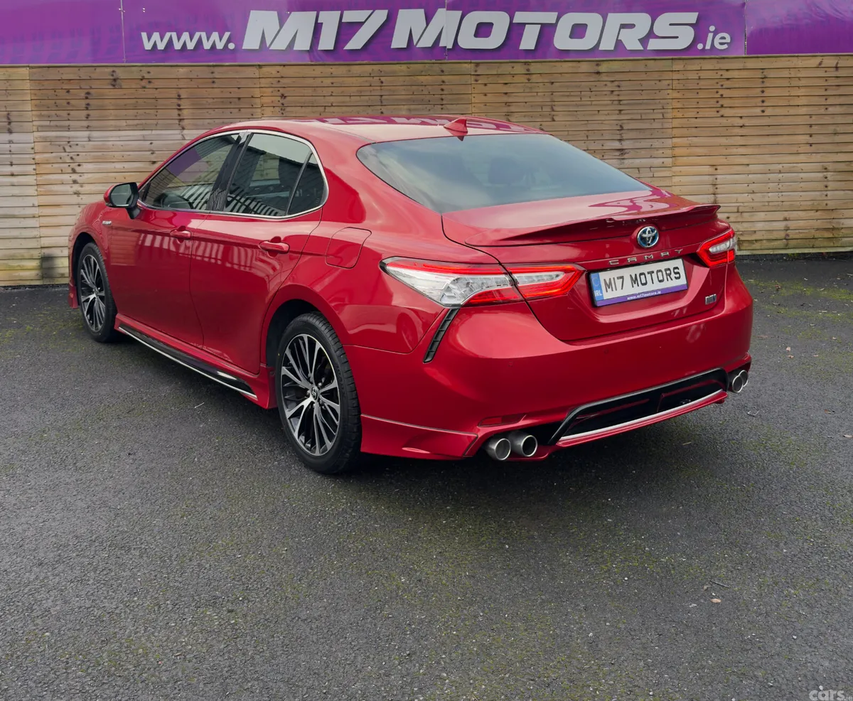 Toyota Camry Saloon, Petrol Hybrid, 2020, Red