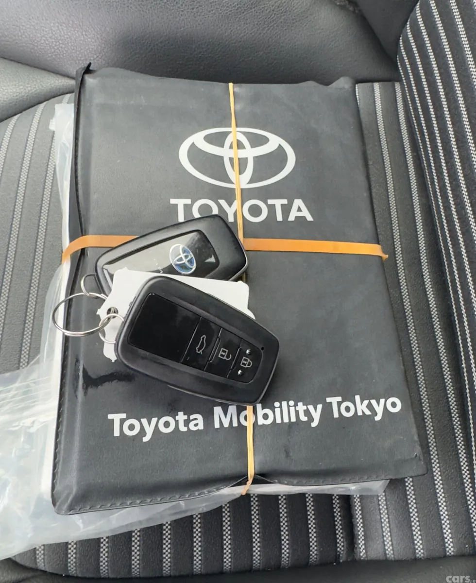 Toyota Camry Saloon, Petrol Hybrid, 2020, Red