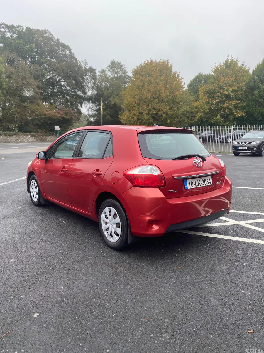 Toyota Auris Hatchback, Petrol, 2010, Red
