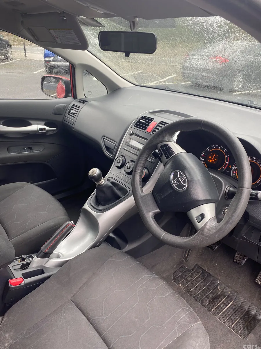 Toyota Auris Hatchback, Petrol, 2010, Red