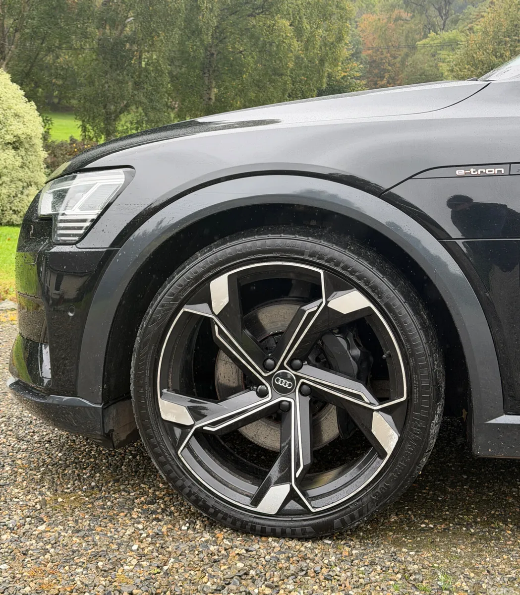 Audi e-tron SUV, Electric, 2020, Black