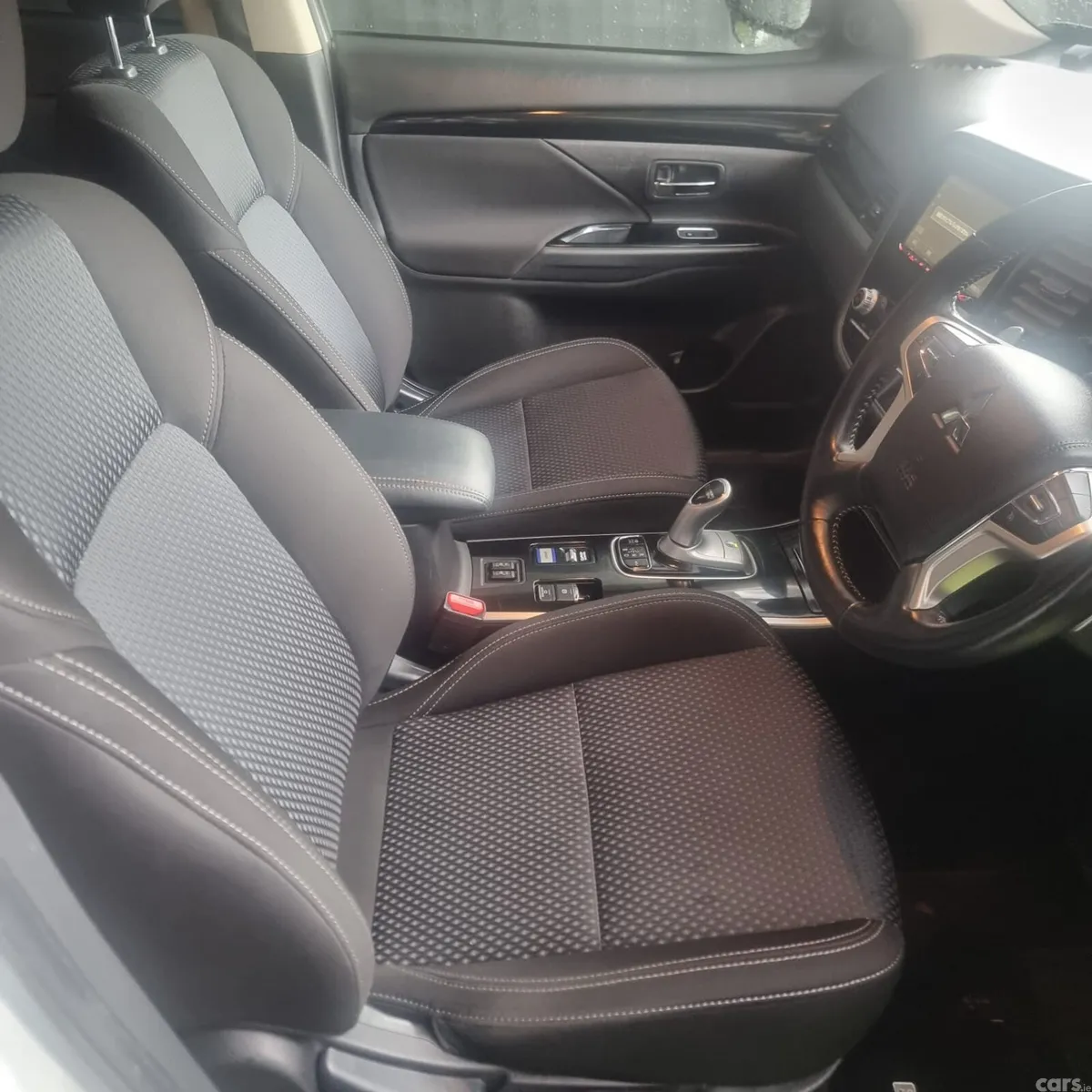 Mitsubishi Outlander SUV, Petrol Plug-in Hybrid, 2020, White