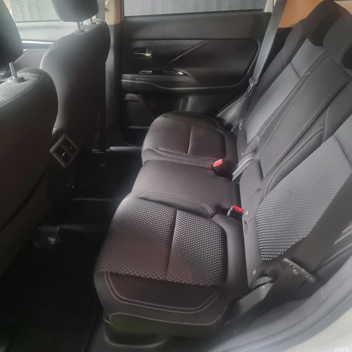 Mitsubishi Outlander SUV, Petrol Plug-in Hybrid, 2020, White