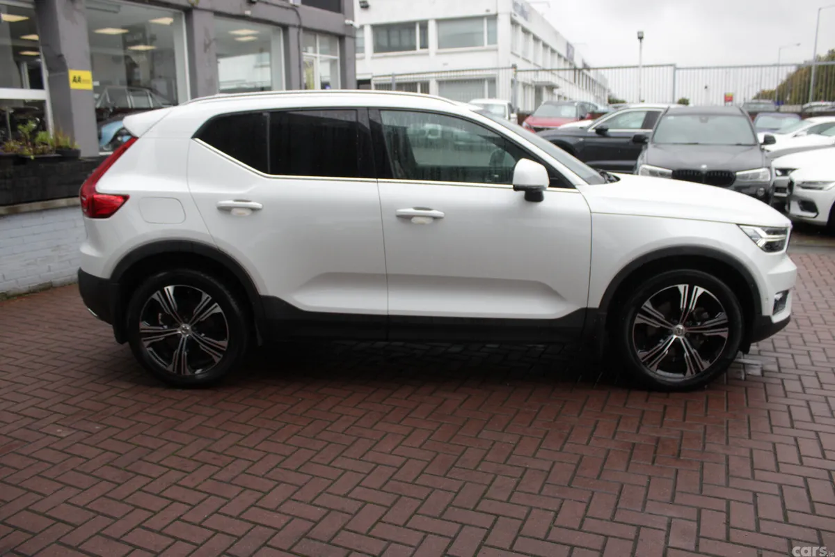 Volvo XC40 Estate, Petrol, 2019, White