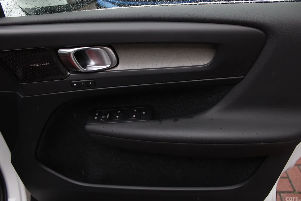 Volvo XC40 Estate, Petrol, 2019, White