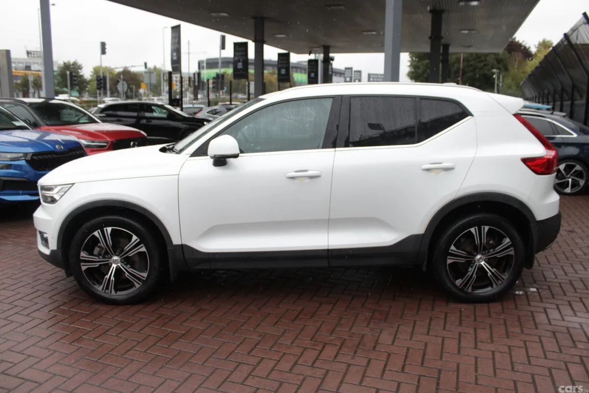 Volvo XC40 Estate, Petrol, 2019, White