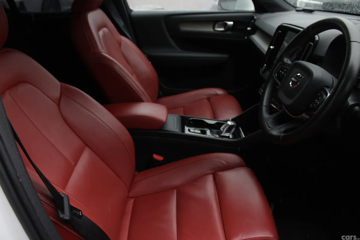 Volvo XC40 Estate, Petrol, 2019, White