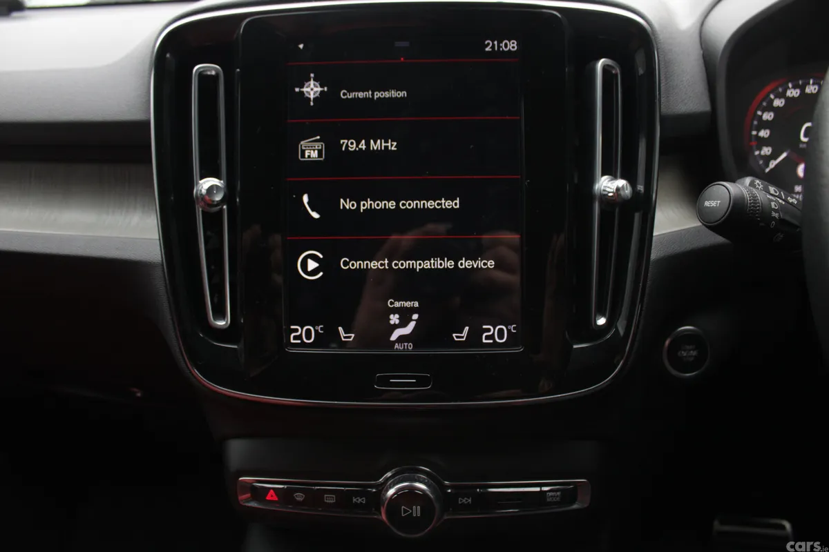 Volvo XC40 Estate, Petrol, 2019, White