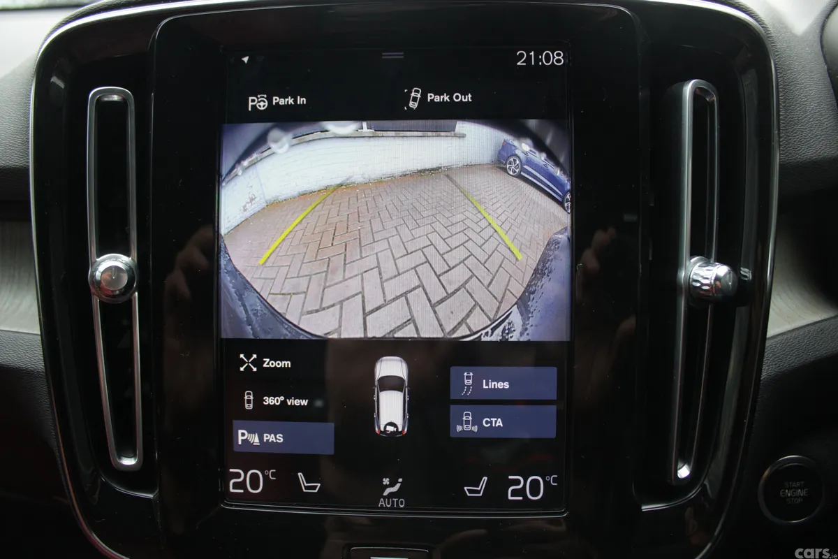 Volvo XC40 Estate, Petrol, 2019, White