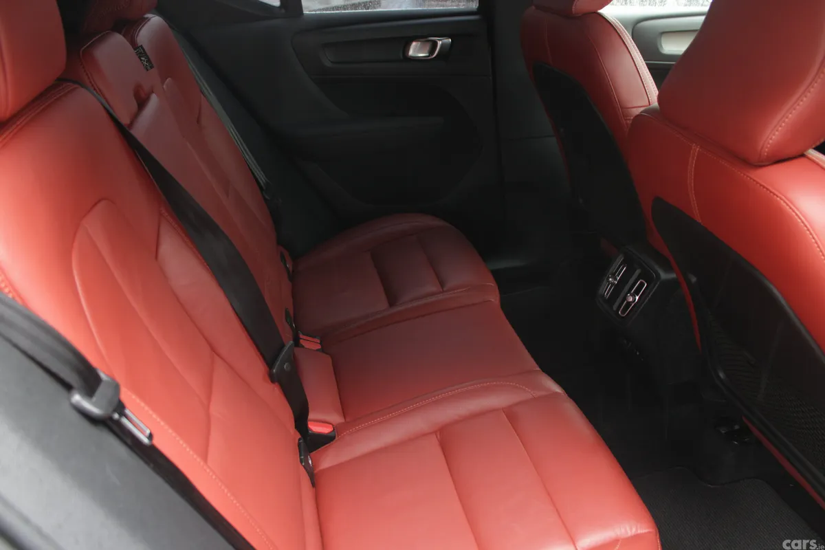 Volvo XC40 Estate, Petrol, 2019, White