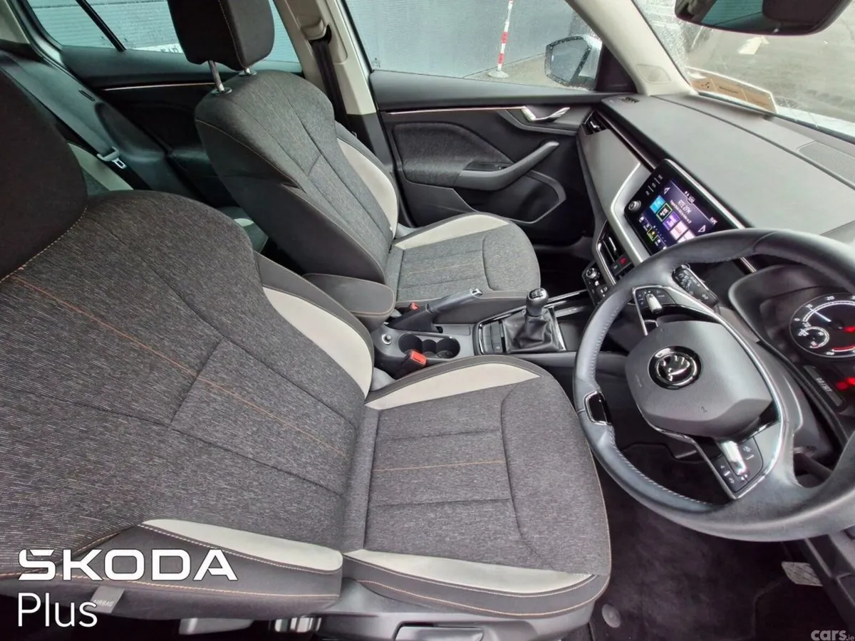 Skoda Kamiq Hatchback, Petrol, 2023, Silver