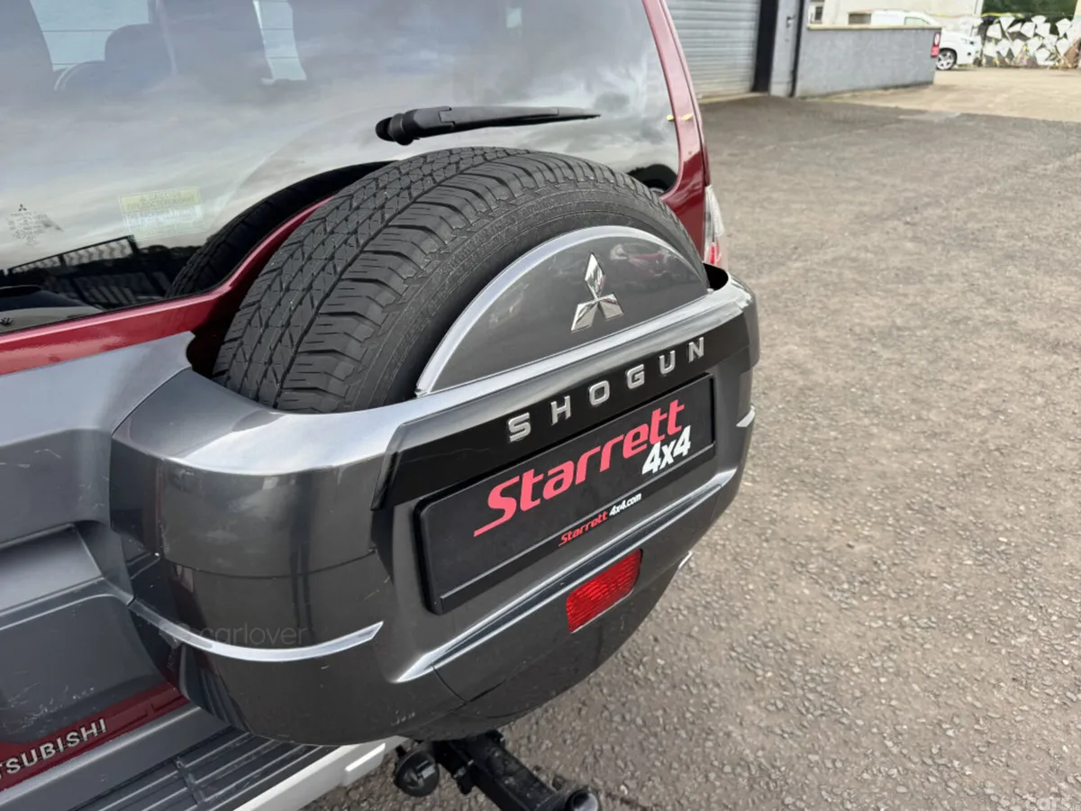 Mitsubishi Shogun SUV, Diesel, 2017, Red