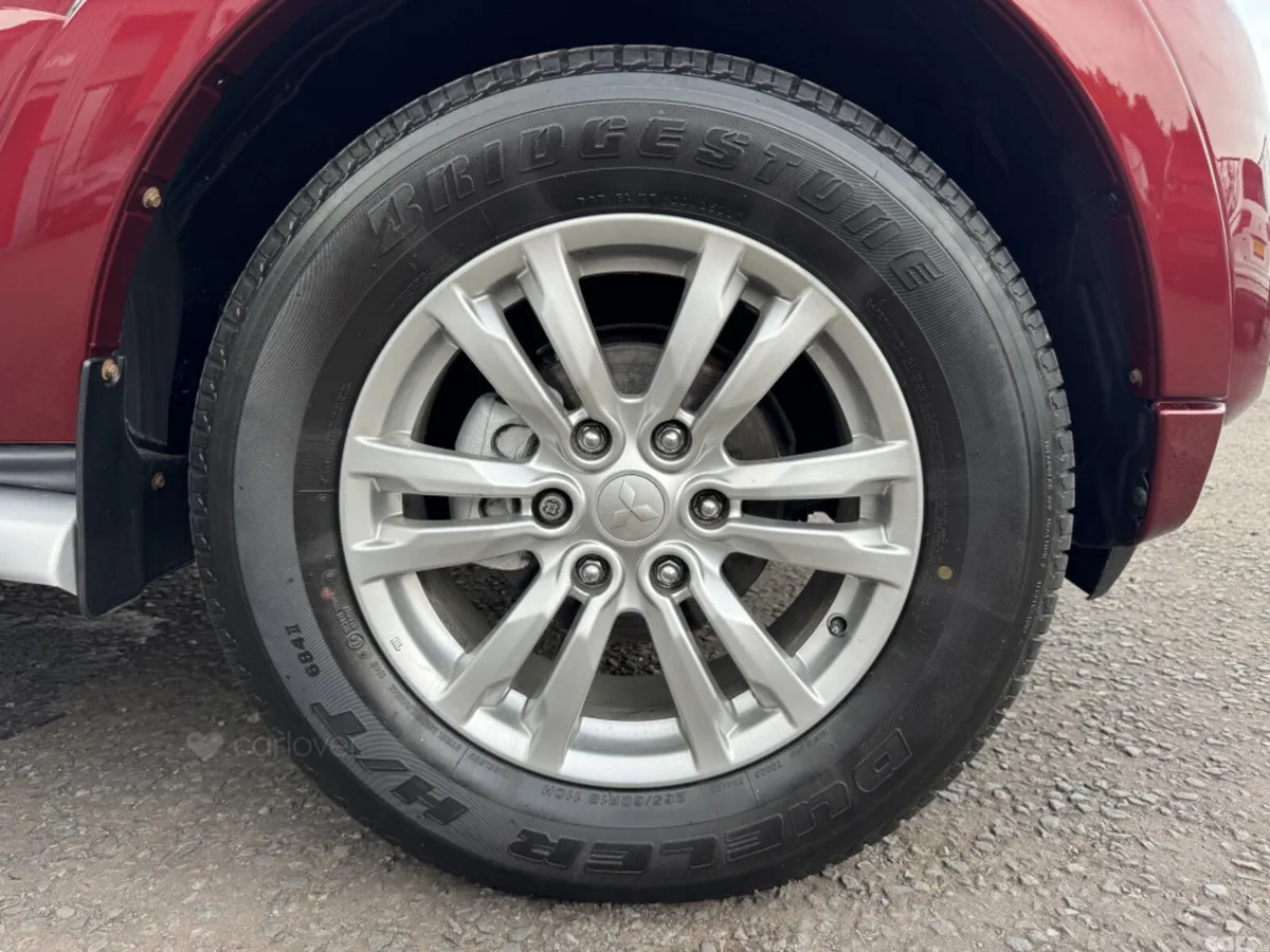 Mitsubishi Shogun SUV, Diesel, 2017, Red