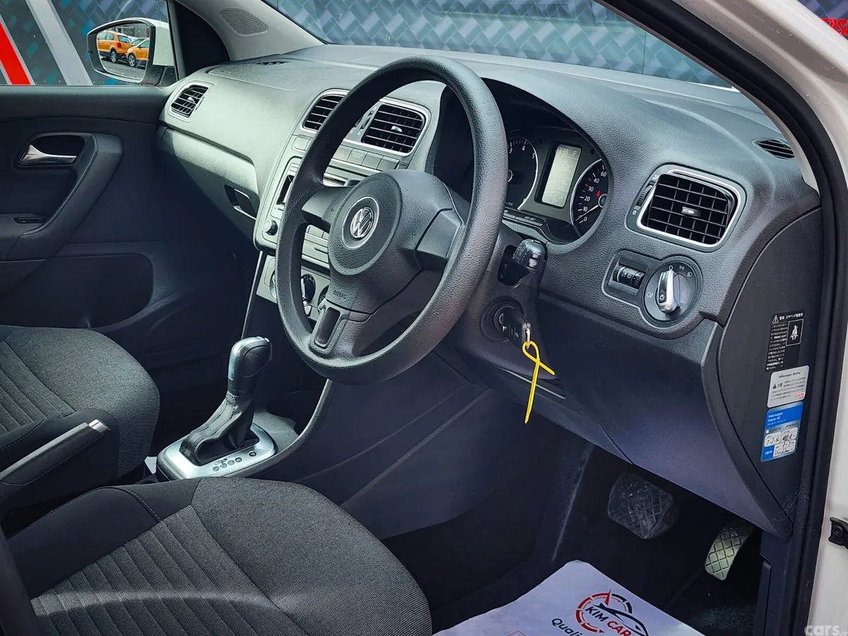 Volkswagen Polo Hatchback, Petrol, 2011, White