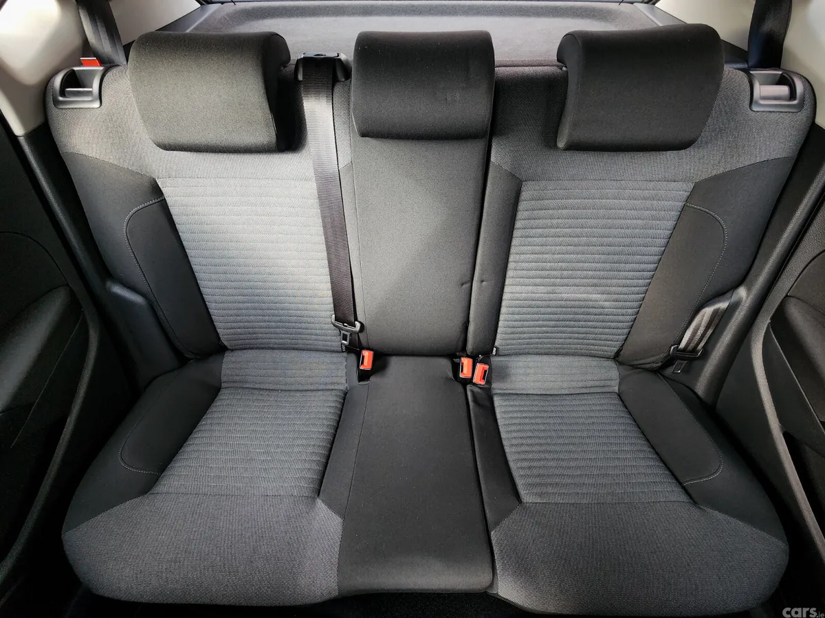 Volkswagen Polo Hatchback, Petrol, 2011, White