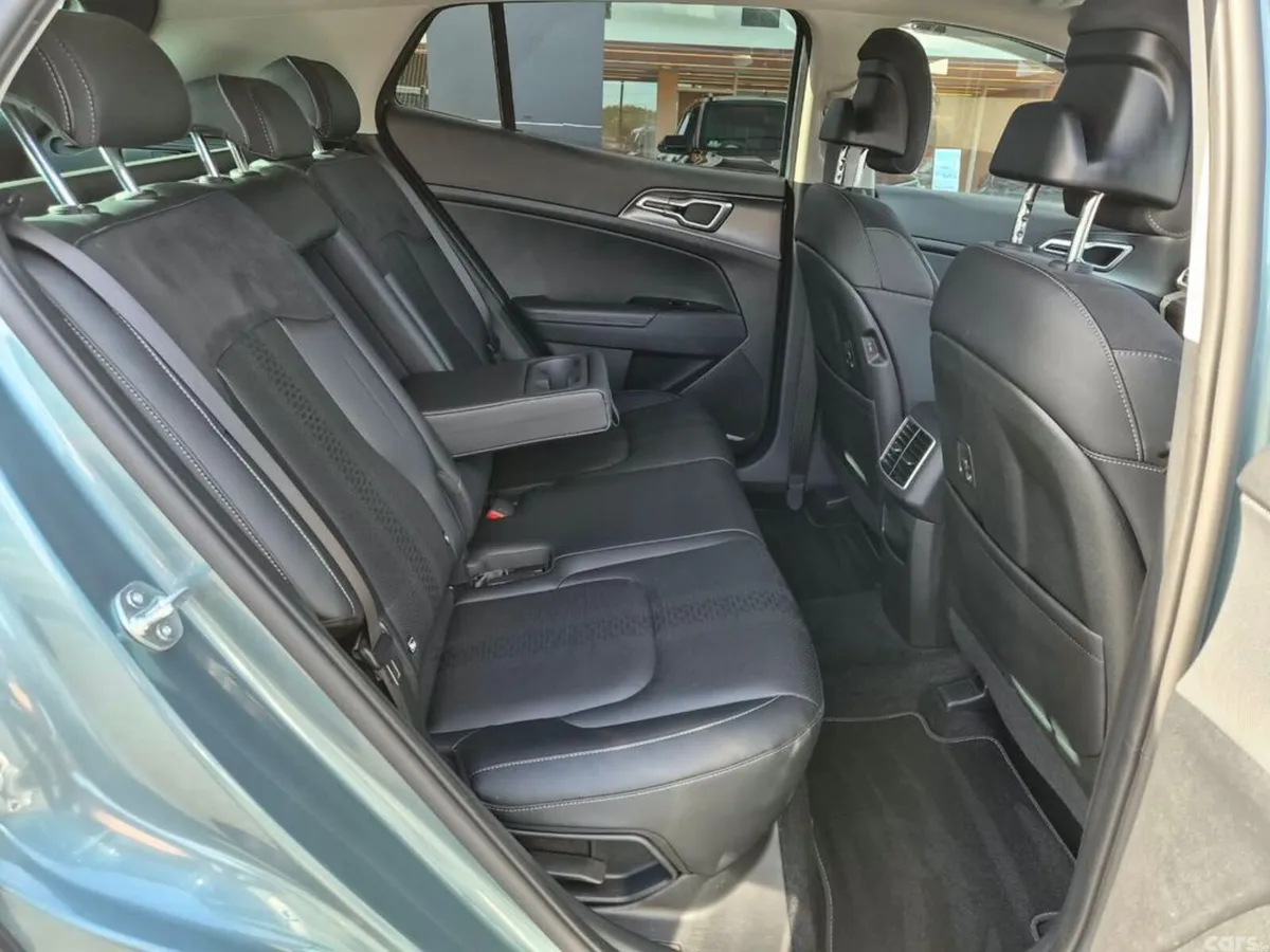 Kia Sportage MPV, Diesel, 2024, Grey
