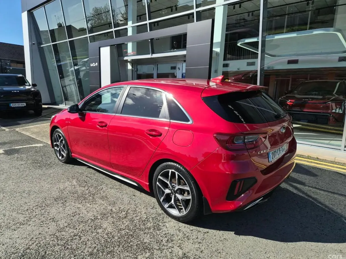 Kia Ceed Hatchback, Diesel, 2020, Red