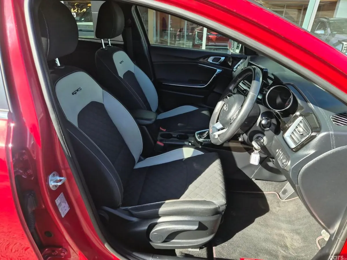 Kia Ceed Hatchback, Diesel, 2020, Red