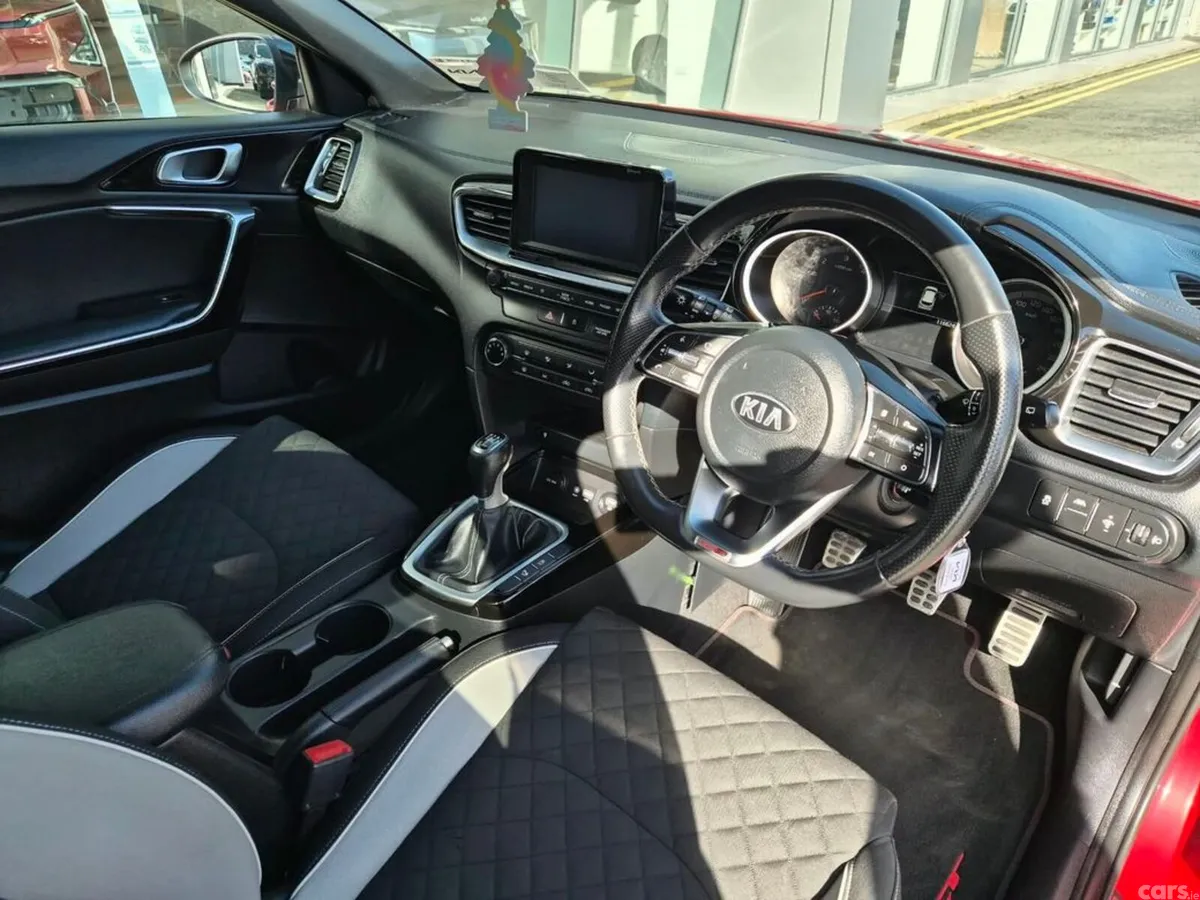 Kia Ceed Hatchback, Diesel, 2020, Red