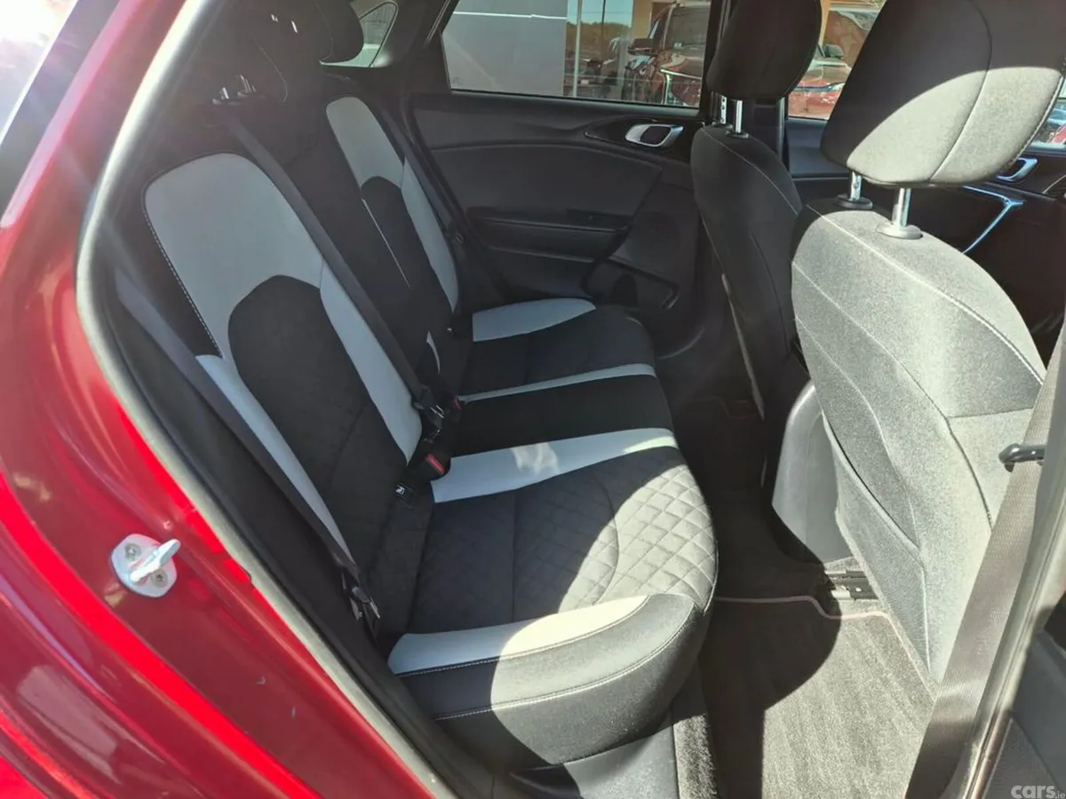 Kia Ceed Hatchback, Diesel, 2020, Red