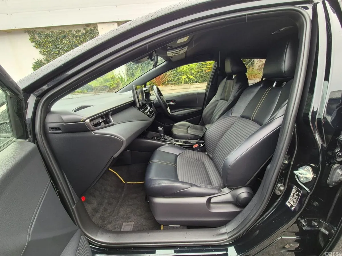 Toyota Corolla Hatchback, Petrol Hybrid, 2022, Black
