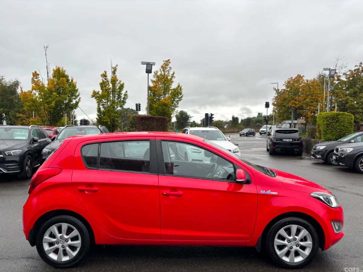 Hyundai i20 MPV, Petrol, 2013, Red
