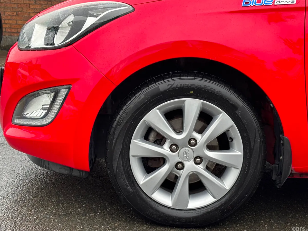 Hyundai i20 MPV, Petrol, 2013, Red