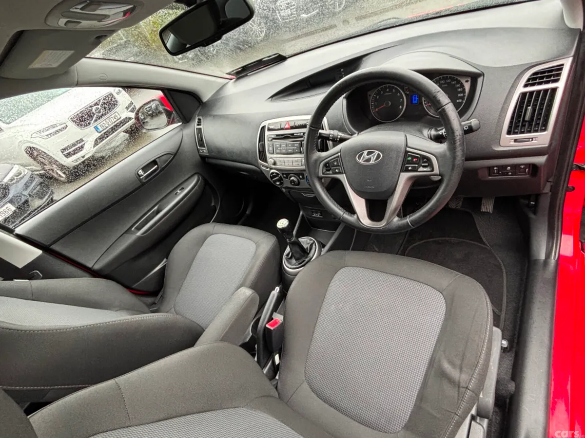 Hyundai i20 MPV, Petrol, 2013, Red