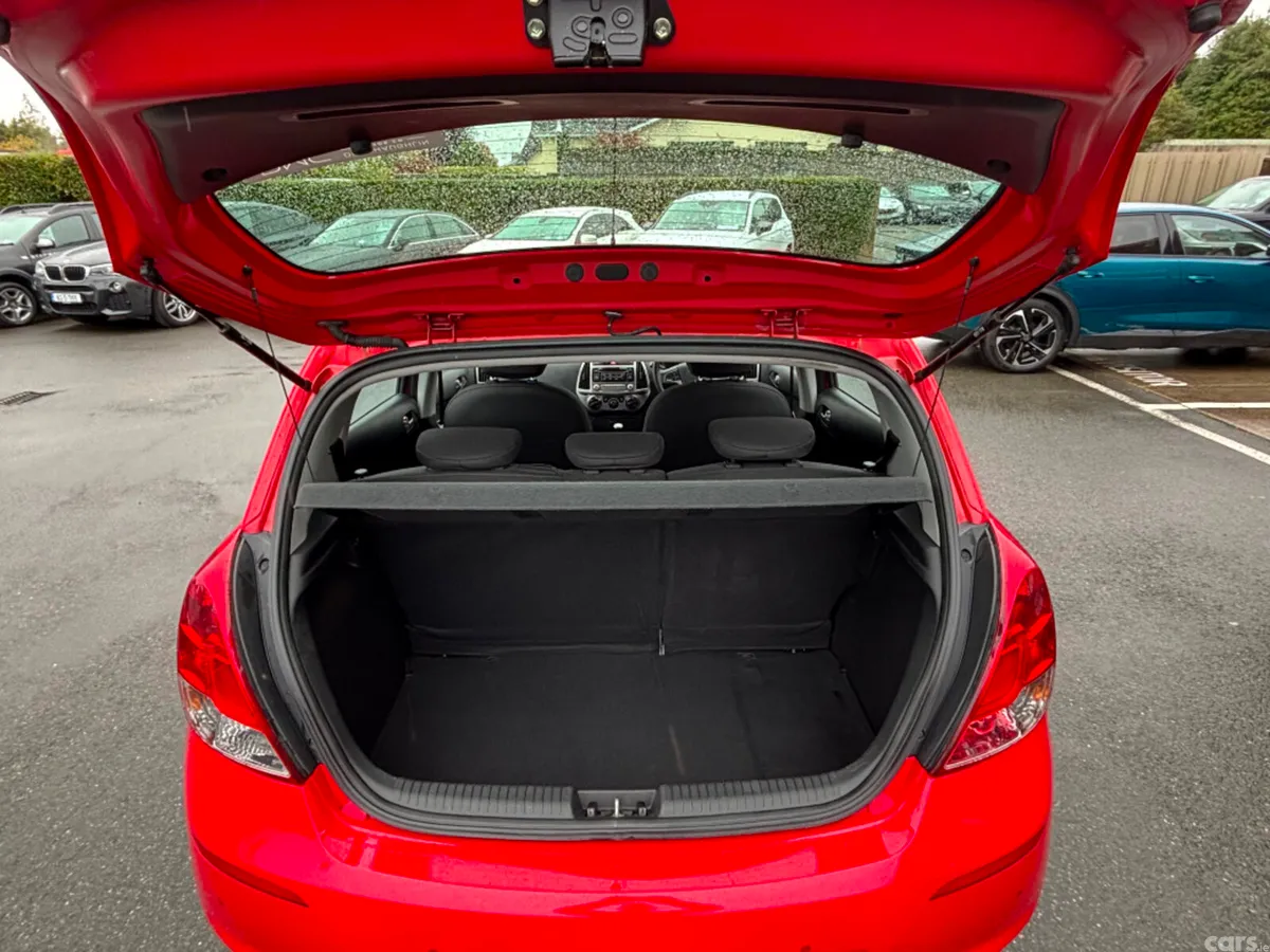 Hyundai i20 MPV, Petrol, 2013, Red