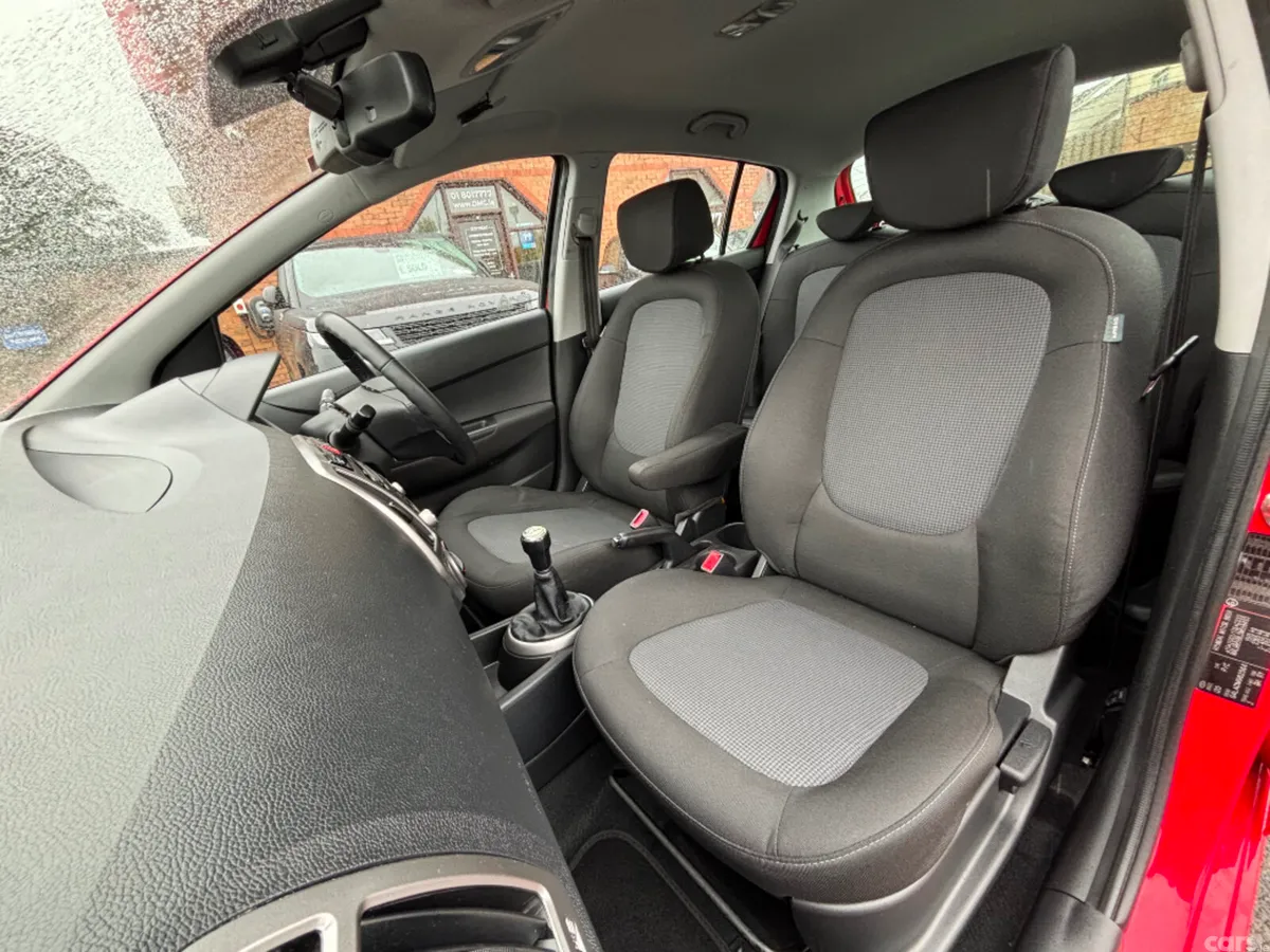 Hyundai i20 MPV, Petrol, 2013, Red