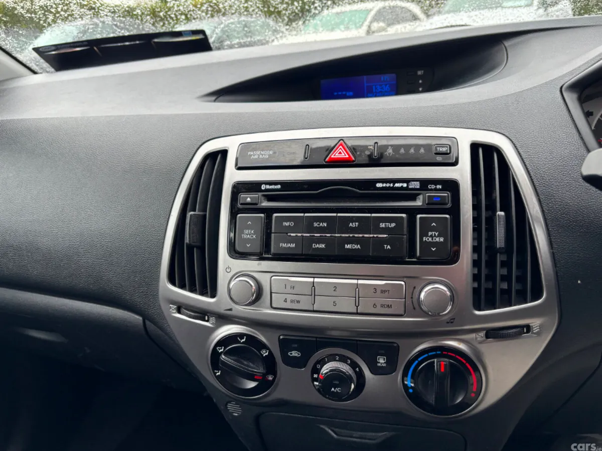 Hyundai i20 MPV, Petrol, 2013, Red