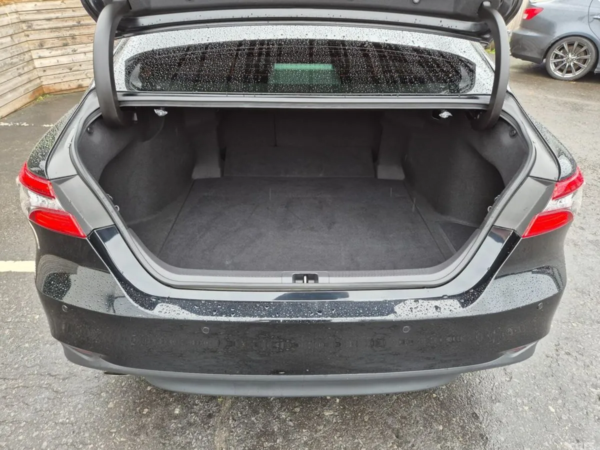 Toyota Camry Saloon, Petrol Hybrid, 2021, Black