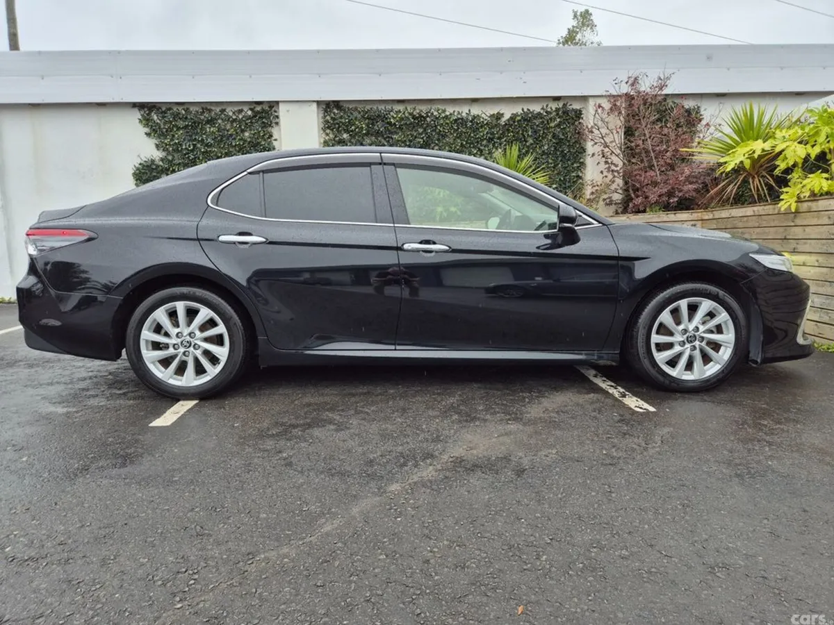 Toyota Camry Saloon, Petrol Hybrid, 2021, Black