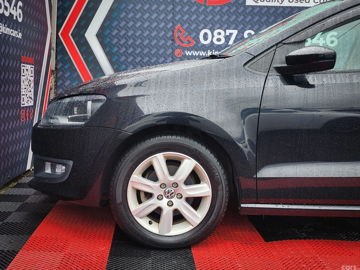 Volkswagen Polo Hatchback, Petrol, 2011, Black