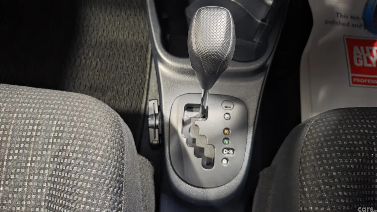 Toyota Vitz Hatchback, Petrol, 2017, Silver