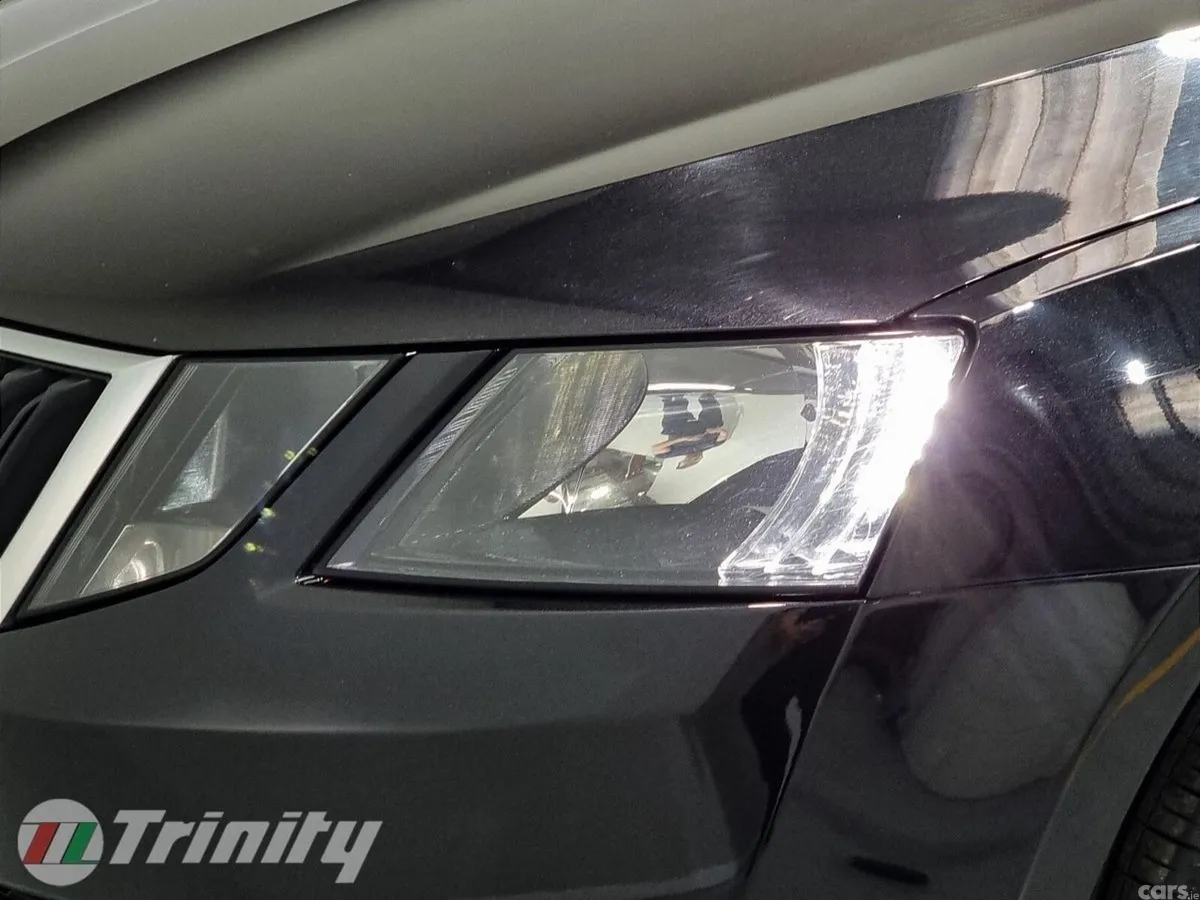 Skoda Octavia Hatchback, Petrol, 2018, Black