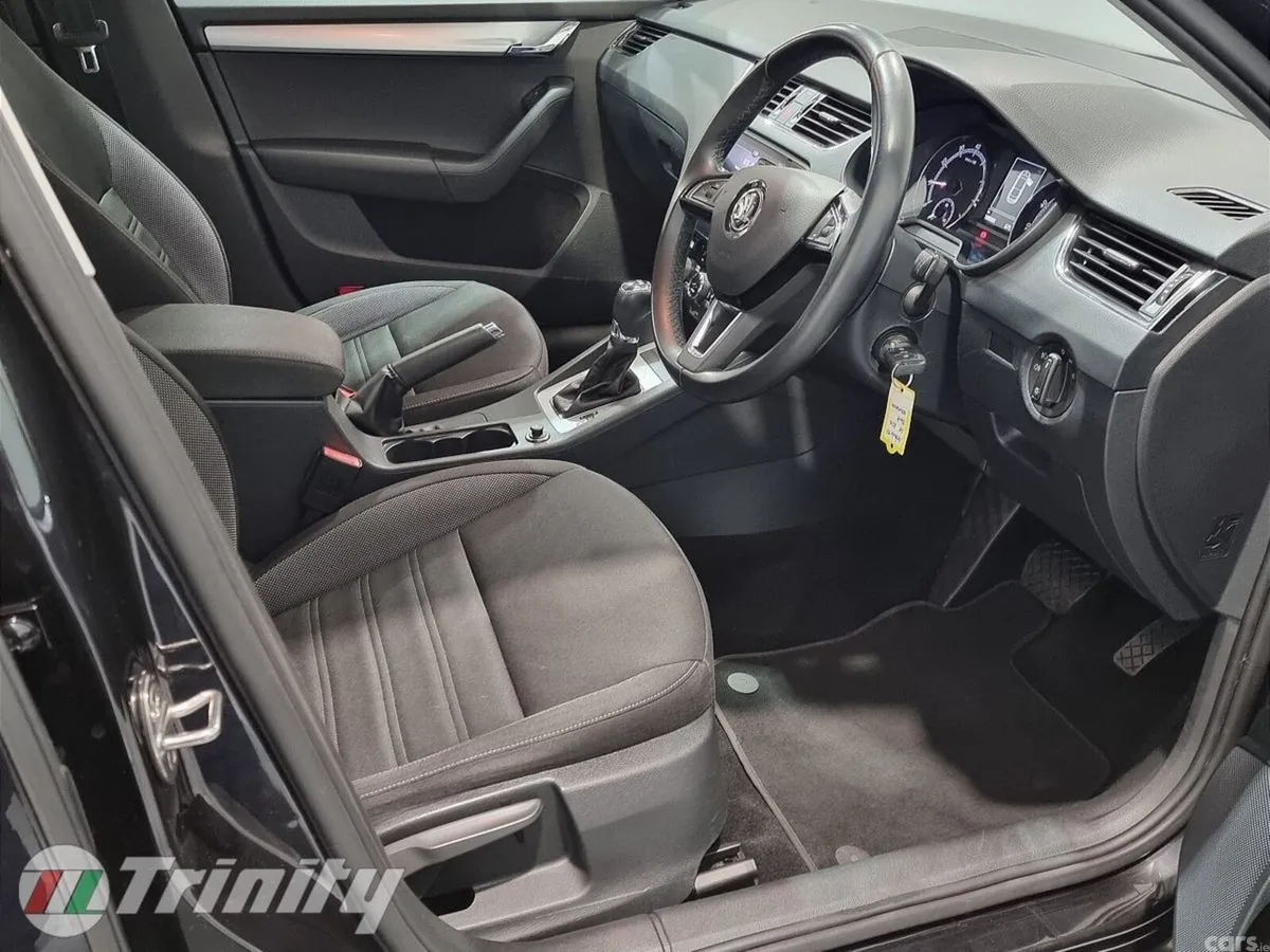 Skoda Octavia Hatchback, Petrol, 2018, Black
