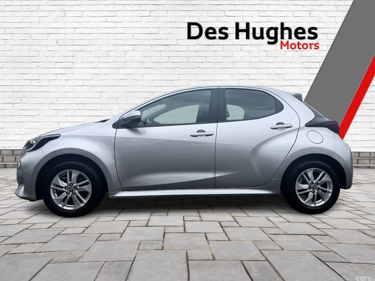 Toyota Yaris Hatchback, Petrol Hybrid, 2025, Silver
